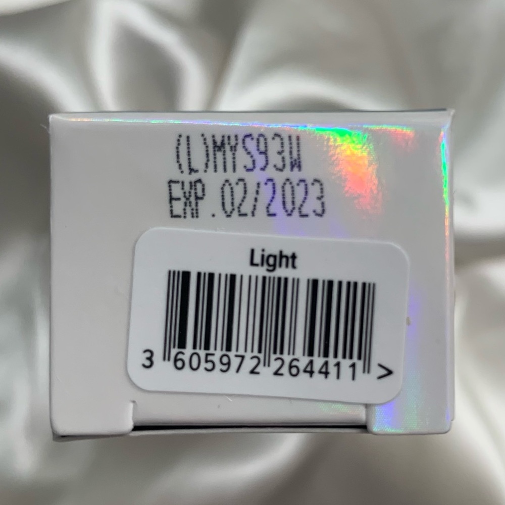 It Bye Bye Foundation Oil-Free Matte Light… - Picture 6 of 8